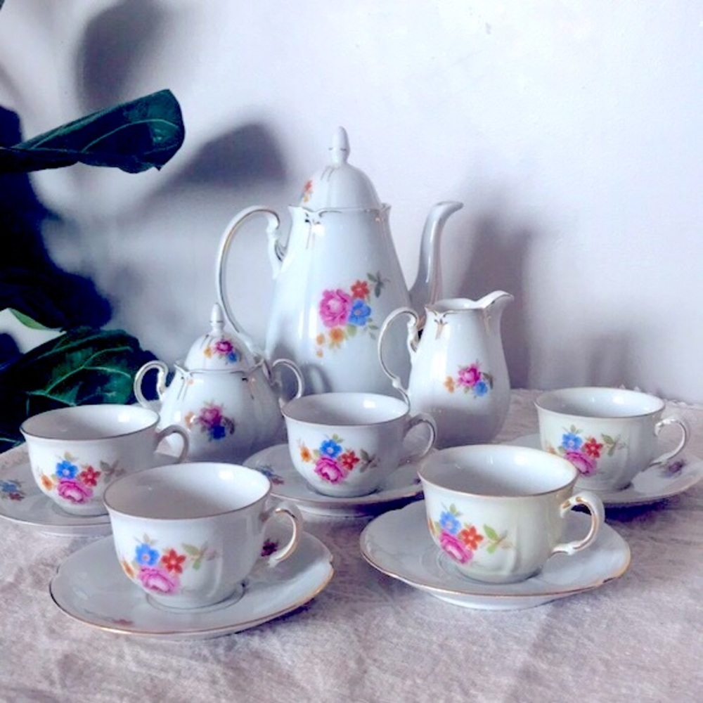 GAREIS KUNHL & CO Porcelain Floral Tea set with Gold Trim